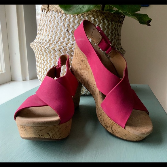 clarks fuschia sandals